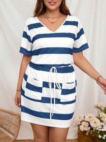 EMERY ROSE Gestreiftes Strickkleid mit V-Ausschnitt und kurzen Ärmeln in Große Größen, geeignet für lässige Outdoor-Aktivitäten im Sommer - marineblau - Übersicht 5