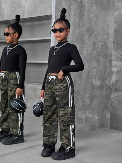 SHEIN 2 件套 Tween Girl 迷彩工装裤和简约长袖 T 恤套装