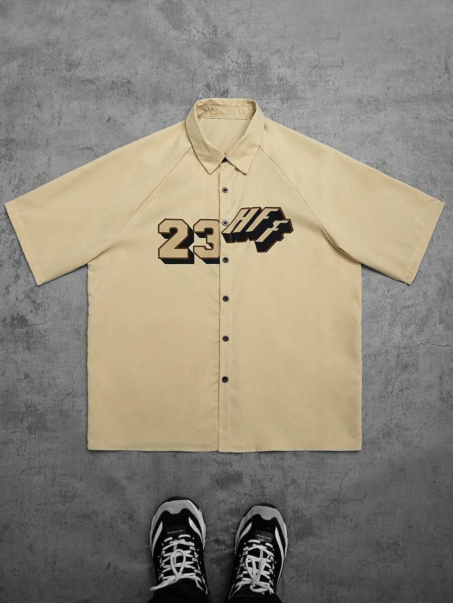 Manfinity EMRG 男士字母与数字印花前扣休闲短袖衬衫 - 卡其色 - 查看 1