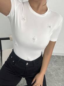 SHEIN Privé Women's Casual Elegant Romantic Flower Decor Loose Round Neck White T-Shirt, Suitable For Resort/Music Festival, Summer - White - View 1