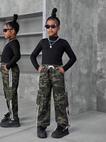 SHEIN 2 件套 Tween Girl 迷彩工装裤和简约长袖 T 恤套装 - 黑色 - 查看 4