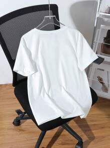 SHEIN EZwear 宽松款超大白色 T 恤，休闲豹纹和樱桃印花