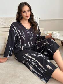 Conjunto de pijama de talla grande para mujer con top con cuello en V y estampado de teñido anudado, y pantalones anchos de pierna ancha