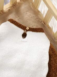 Adorable Baby Essential! Thickened Chenille Romper, Round Neck Long Sleeve Design To Keep Warm, All-In-One Style For Convenient And Comfortable Wear, Heart Pattern Embellishment Adds Sweet Vibe, Creates Lovely Crawling Time For Your Little One, Every Step Filled With Love And Warmth - Beige - View 3