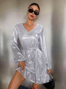 Aveloria Modichic 派对时尚金属涂层亮片闪光荷叶边宽松束腰泡泡袖中长连衣裙 - 銀色 - 查看 1