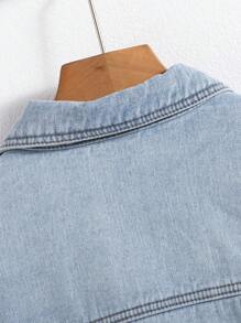 Manfinity Homme كنزة الجينز الكاجوال ذات التصميم البسيط المبطن للحرارة المناسب للرجال متعددي الأحجام طبعات الحروف عنبوة وحيدة الصدر، مناسب للشتاء والإجازات - أزرق فاتح - مشاهدة 8