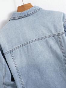 Manfinity Homme كنزة الجينز الكاجوال ذات التصميم البسيط المبطن للحرارة المناسب للرجال متعددي الأحجام طبعات الحروف عنبوة وحيدة الصدر، مناسب للشتاء والإجازات - أزرق فاتح - مشاهدة 4