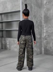 SHEIN 2 件套 Tween Girl 迷彩工装裤和简约长袖 T 恤套装 - 黑色 - 查看 2