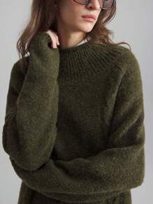 Ontre Women's 2025 Spring New Arrival Cozy Basic Solid Green Crew Neck Long Sleeve Casual Pullover Sweater