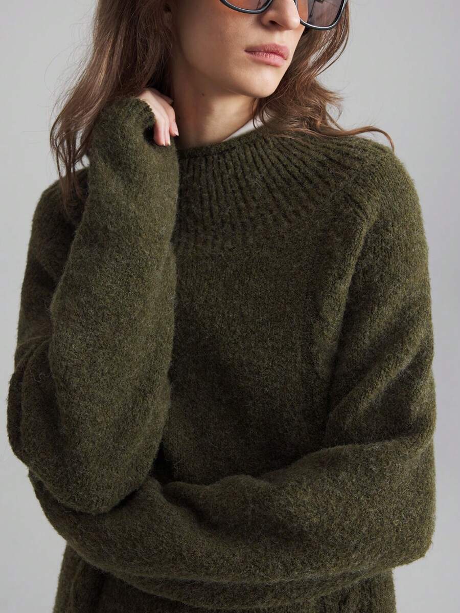 Ontre Women's 2025 Spring New Arrival Cozy Basic Solid Green Crew Neck Long Sleeve Casual Pullover Sweater