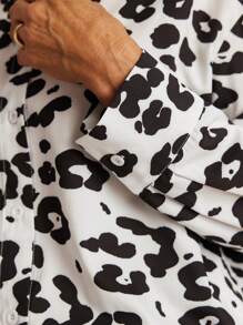 SHEIN LUNE 1 件女士秋季宽松蝙蝠袖休闲通勤豹纹衬衫 - 黑與白 - 查看 7