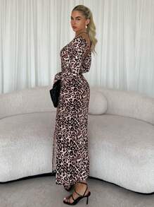 Chiquease Vestido ajustado sexy con cuello cuadrado y espalda dividida con estampado de leopardo para mujeres