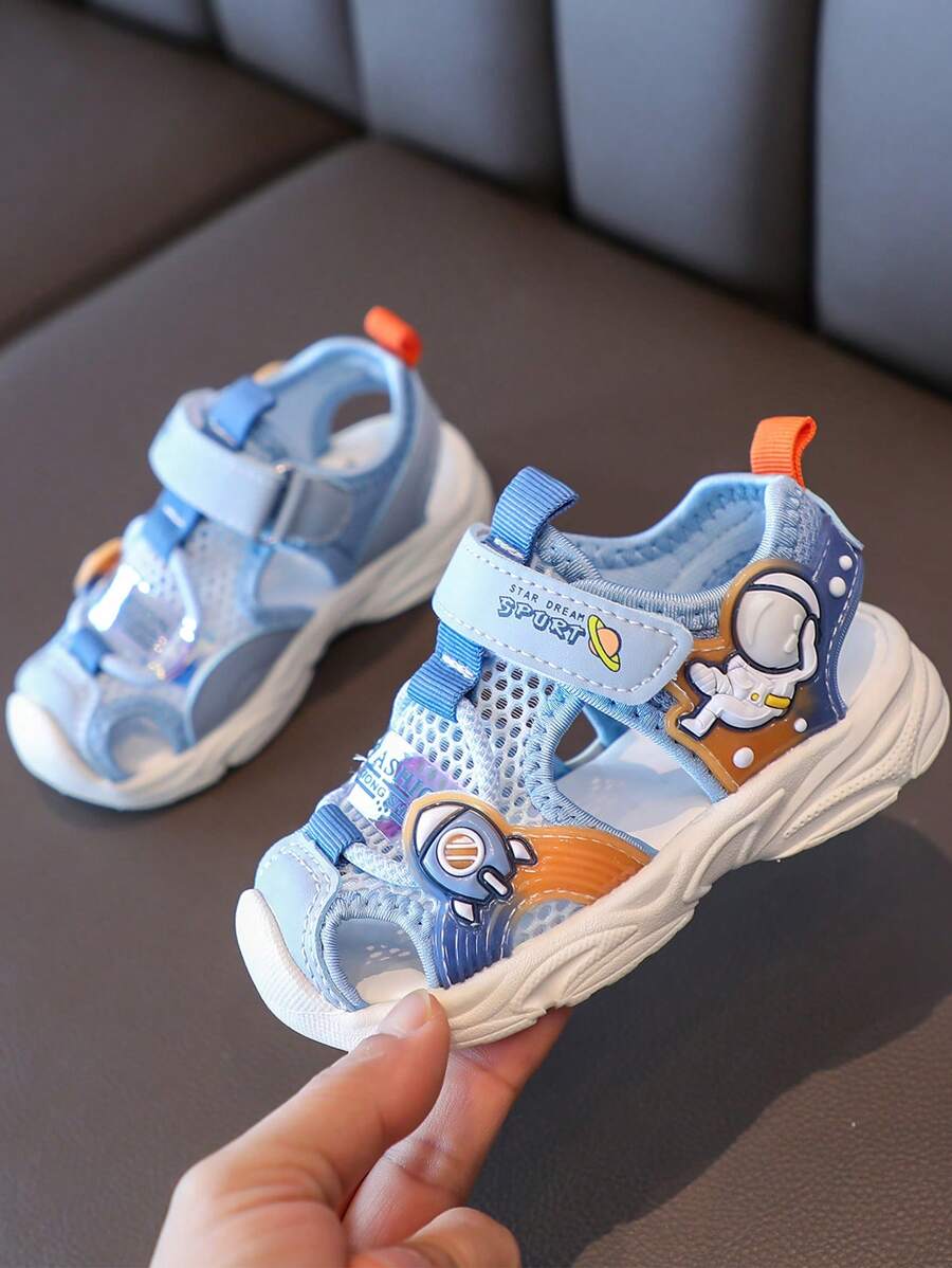 Sandali sportivi estivi per bambini piccoli in stile cartone animato astronauta, con suola morbida antiscivolo