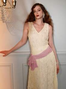 The Great Gatsby x MOTF LACE SOLID V-NECK TANK TOP - Apricot - View 6