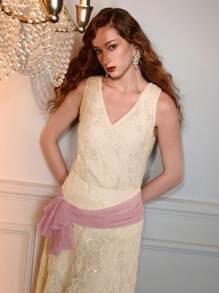 The Great Gatsby x MOTF LACE SOLID V-NECK TANK TOP - Apricot - View 8