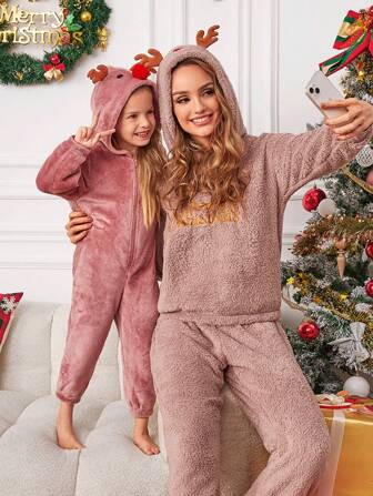 SHEIN Kleine Mädchen Weihnachts-Fleece Jumpsuit mit süßer Rentier Nase & Geweih Stickerei, Kapuze und Reißverschluss, kuschelig weich, Mama und Tochter Partnerlooks (separat in Sets von 2 erhältlich)