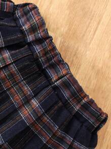 SHEIN 2pcs/Set Young Girl Casual Plush Collared Sweatshirt And Plaid Pleated Skirt, Suitable For Spring And Autumn