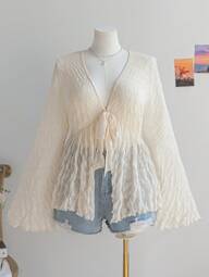 Soleia Blusa de manga abullonada con abertura frontal de punto texturizado transparente y cintura anudada para mujer de talla grande en color albaricoque