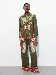Maija 波西米亚风天鹅绒花卉图案长袖单排扣时尚春夏绿色女士衬衫，海滩/度假 - 軍綠色 - 查看 2