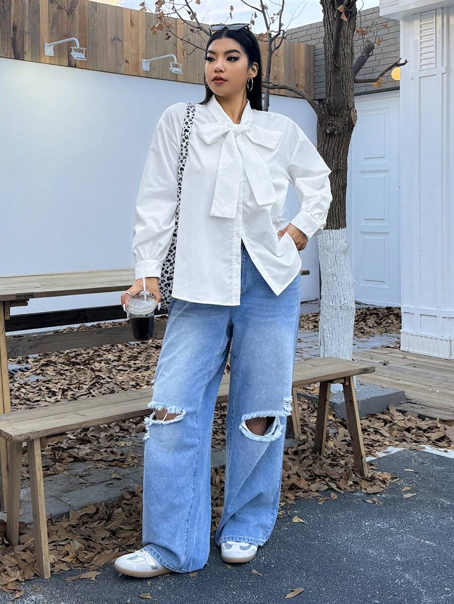 SHEIN EZwear 大码简约纯色白衬衫，蝴蝶结和前扣，秋季休闲装 - 白色 - 查看 1