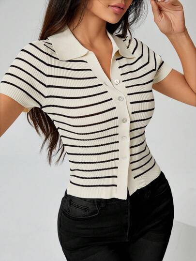 SHEIN PETITE Áo len cài nút kẻ sọc ve áo kiểu Preppy dành cho nữ, áo tay ngắn