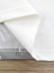 Manfinity EMRG Men's Casual Letter & Virgin Mary Print Short Sleeve White T-Shirt