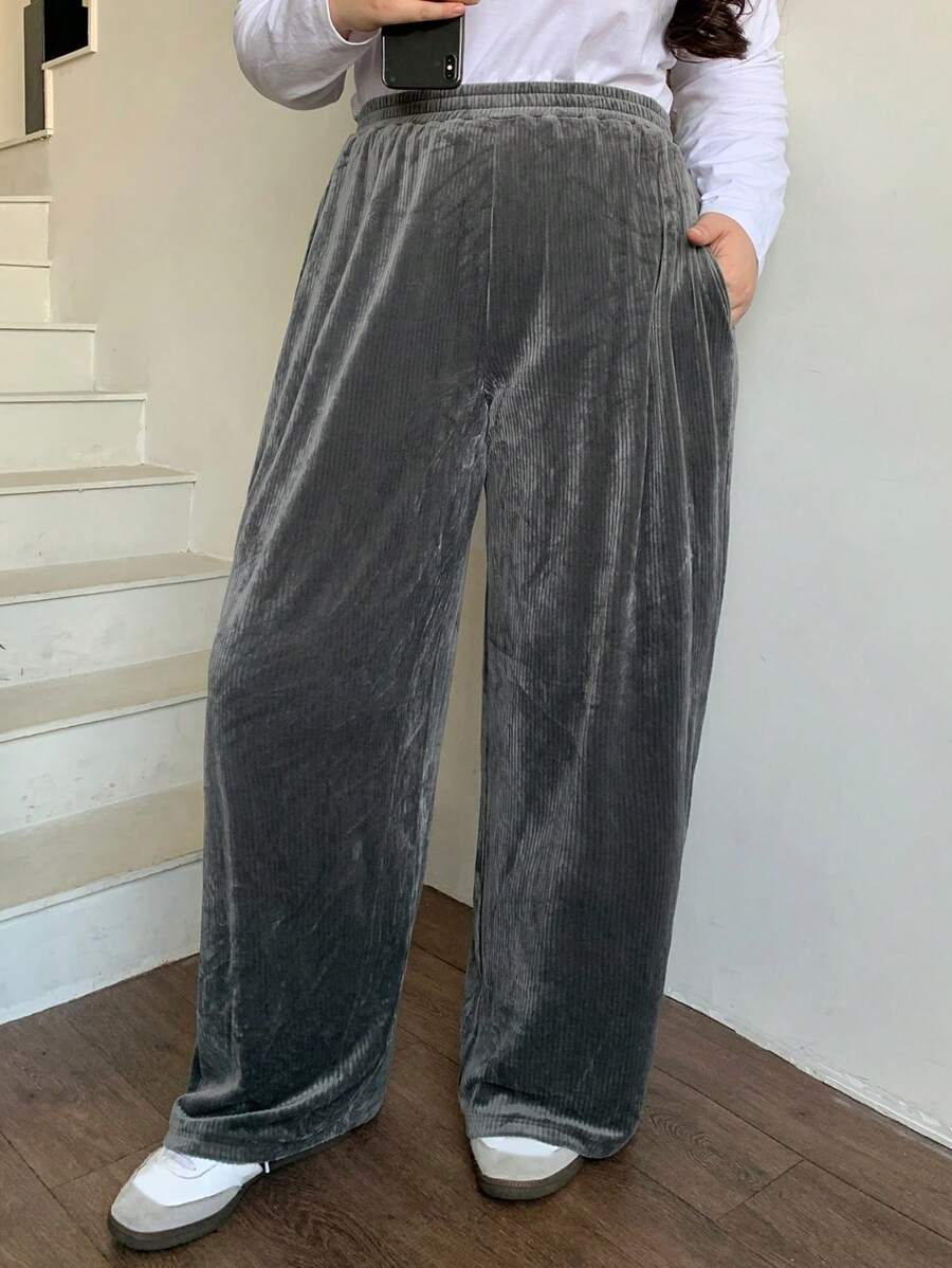Dazy Plus Quần nhung kẻ sọc dài cạp chun rút màu trơn cỡ lớn thường ngày - Xám - Xem 1