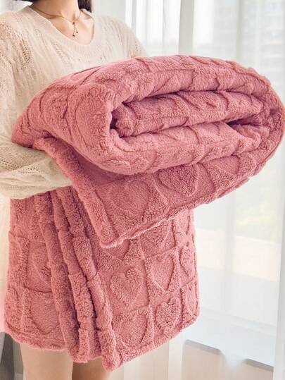 1 件加厚心形镂空提花加绒厚毯，柔软温暖，可用作床上用品或盖毯，适用于客厅、卧室、宿舍、秋季装饰、秋季装饰、房间装饰
