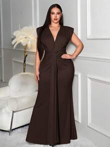 SHEIN SXY 大码纯色深 V 领无袖性感连衣裙 - 咖啡棕 - 查看 3
