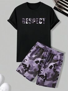 Manfinity Homme Áo thun tay ngắn cổ tròn in chữ cỡ lớn cho nam và quần short in họa tiết rằn ri có dây rút, bộ đồ thường ngày - Nhiều màu - Xem 1
