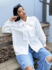 SHEIN EZwear 大码简约纯色白衬衫，蝴蝶结和前扣，秋季休闲装 - 白色 - 查看 5