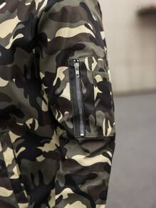 Manfinity LEGND 大码男士前拉链长袖迷彩夹克，带口袋，休闲日常穿着，外出街头穿着迷彩图案夹克，适合朋友、丈夫、男朋友的礼物 - 軍綠色 - 查看 4