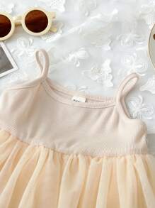 SHEIN 2 件套女婴秋冬装：针织撞色网眼吊带裙和卡其色外套套装 - 棕色 - 查看 5