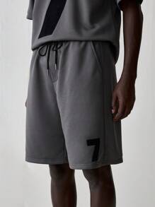 Manfinity VCAY 2 件套休闲青年男士针织数字印花短袖 T 恤和松紧腰短裤套装 - 深灰色 - 查看 4