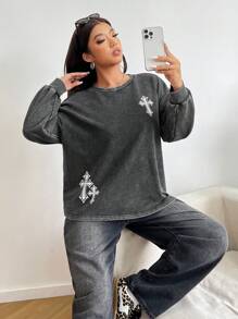 SHEIN EZwear Sudadera holgada de manga larga con cuello redondo, de tejido de punto suave con estampado en cruz, en look retro vintage con lavado ácido, para mujeres de talla grande para usar en campus y calle en otoño