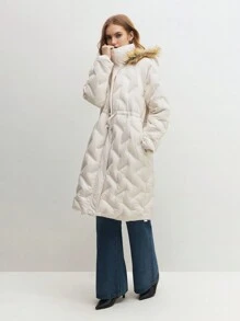 BizChic 女士杏色立领长袖连帽羽毛装饰腰部修身夹克，办公室服装