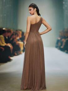 不对称单肩褶皱胸围镂空腰高开叉 A 字形网眼连衣裙，伴娘礼服