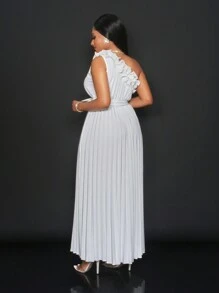 Slaydiva Nuevo vestido largo elegante y lujoso de mujer con hombros asimétricos, volantes en la cintura, plisado y tela blanca