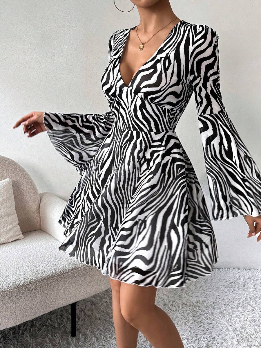 SHEIN Privé Váy mini tay loe họa tiết ngựa vằn cổ chữ V cho nữ mùa thu - Màu tím - Xem 1