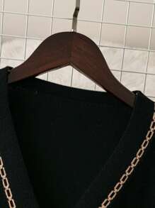 SHEIN Clasi Vestido de suéter de punto con cuello en V, manga larga, abotonado sencillo y diseño de parches y cinta para mujer de talla grande, apto para otoño/invierno