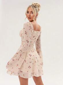 Zolique 心形领长袖花卉印花休闲紧身迷你连衣裙 - 杏色 - 查看 2