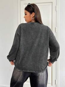 SHEIN EZwear Sudadera holgada de manga larga con cuello redondo, de tejido de punto suave con estampado en cruz, en look retro vintage con lavado ácido, para mujeres de talla grande para usar en campus y calle en otoño