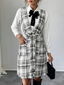 Chiquease 复古格子纽扣前 V 领做旧下摆休闲连衣裙，秋季