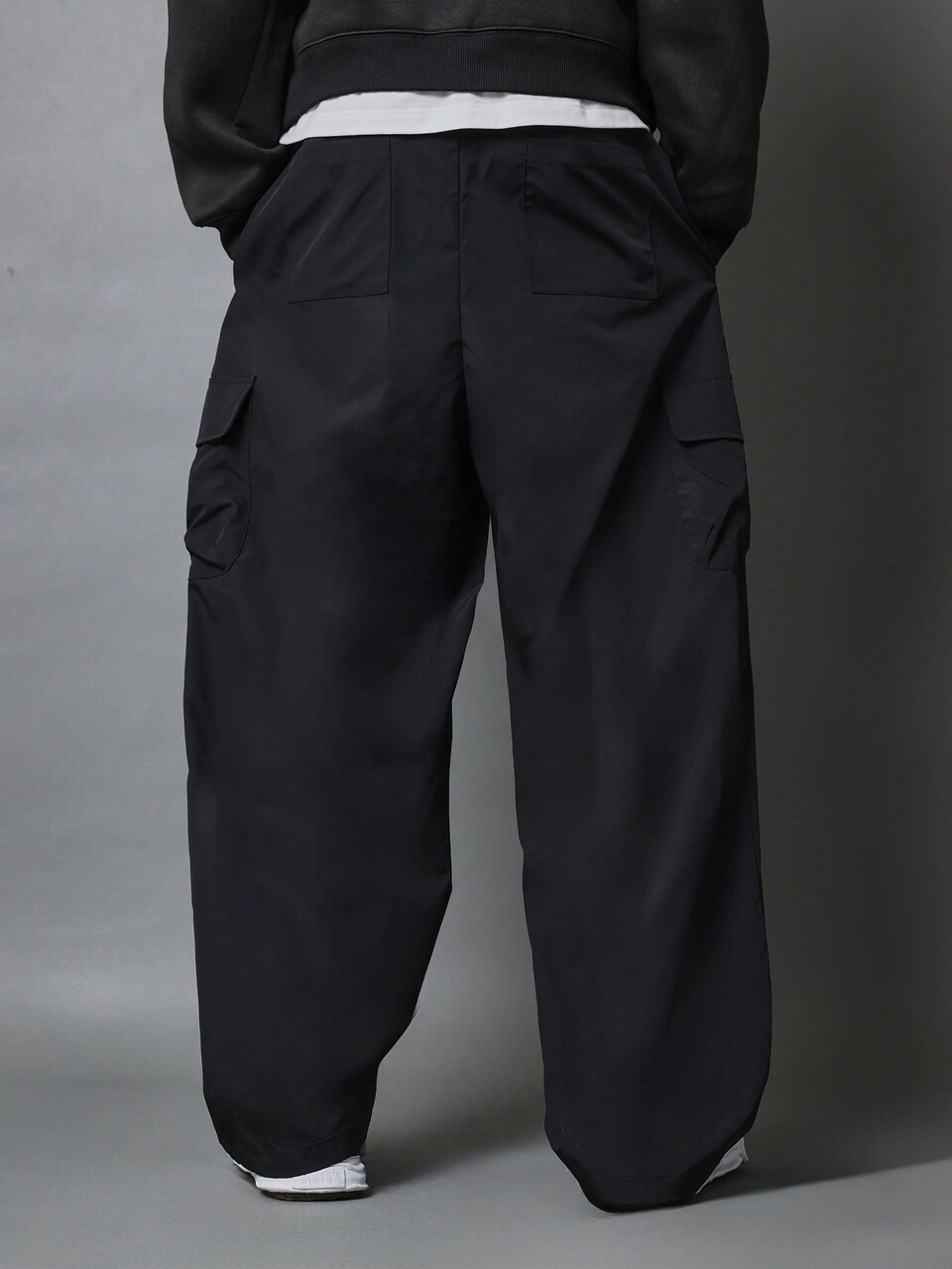 SUMWON Straight Fit Stripe Cargo Parachute Pant