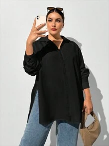 SHEIN Essnce Camisa básica negra de manga larga y botones para mujer de talla grande, estilo casual y holgado, para otoño e invierno, blusas de mujer, tops oversize, estilo old money, blusas de trabajo, ropa de otoño, camisa con abertura lateral alta, camisa básica de manga larga, regreso a casa, atuendos de mujer para el aeropuerto - Negro - Ver 6