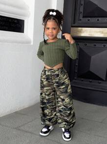 SHEIN 年轻女孩运动休闲针织长袖上衣和迷彩印花长裤 2 件套