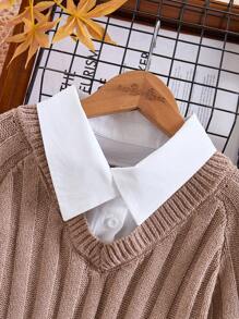 少女针织毛衣裙，秋冬新品。卡其色粗纱针织设计，展现独特个性。多层次的领口设计彰显时尚格调。时尚温暖的针织，四季皆宜。柔软亲肤的蓬松纱线材质，轻盈舒适。优雅精致的廓形，适合居家、休闲、校园、派对、度假等各种场合。 - 卡其色 - 查看 4