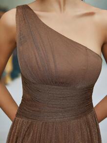 不对称单肩褶皱胸围镂空腰高开叉 A 字形网眼连衣裙，伴娘礼服