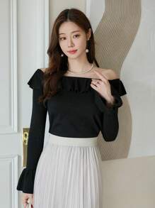 DAZY 女士荷叶边领口和荷叶边袖口修身针织衫，秋季露肩上衣