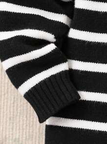 SHEIN 绅士风度男童半开领毛衣：半开领的设计给人一种优雅的感觉，“小绅士”的设计让男生穿上更能彰显绅士风范。 - 黑與白 - 查看 6